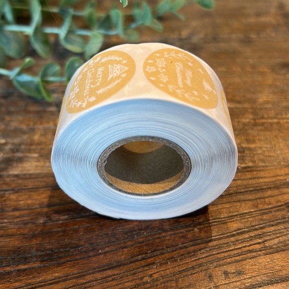 📦 3/$20 - roll of 500 1” Kraft Christmas Stickers - Picture 2 of 4